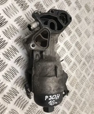 Peugeot 308 Oil filter mounting bracket