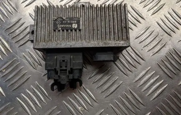 Renault Scenic I Glow plug pre-heat relay 7700111525