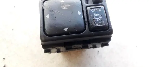 Nissan X-Trail T30 Wing mirror switch