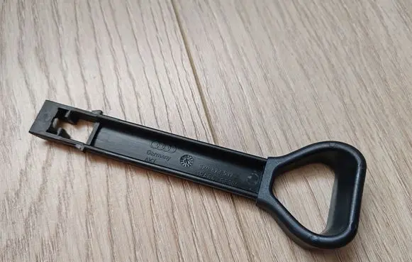 Audi A2 Engine bonnet (hood) release handle 8Z0823537C