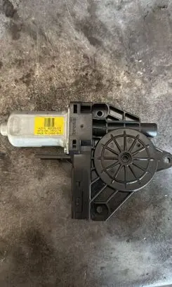 Volvo V40 Front door window regulator motor 966268103