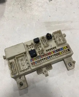 Volvo V50 Fuse module 8690719 519096119 00154718