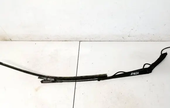 Mercedes-Benz Sprinter W906 Front wiper blade arm a9068200644