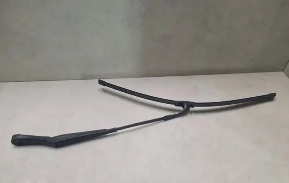 Front wiper blade arm