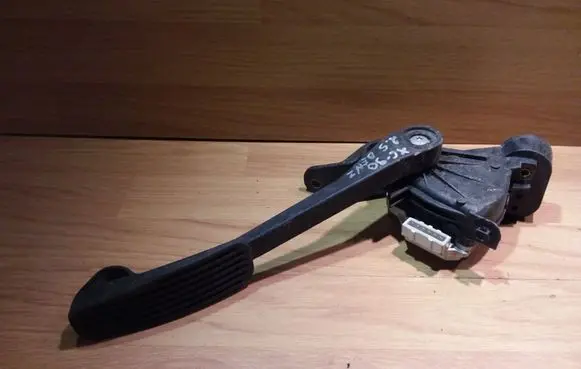 Volvo XC90 Accelerator throttle pedal 6PV00853704 30666656