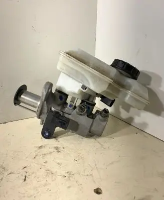 Volkswagen Golf VII Master brake cylinder 5Q1611301C