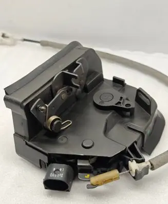 BMW X5 E53 Rear door lock 8402602 40235