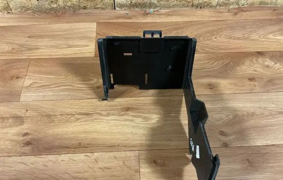 Ford Focus Battery tray heat shield 3M5110757 C89A