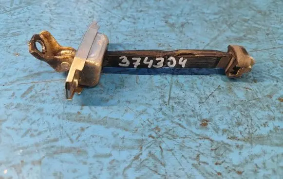 Toyota Prius (XW30) Front door 6861047021