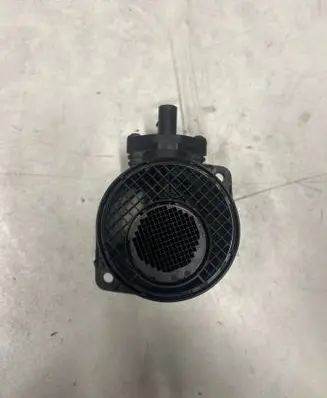 Volkswagen PASSAT B5.5 Mass air flow meter 0281002461