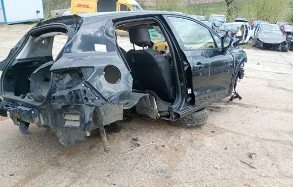 Renault Clio IV Front quarter panel 