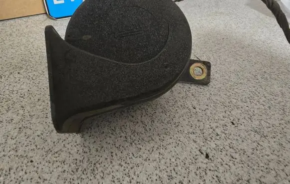 BMW 7 E38 Horn signal 35717