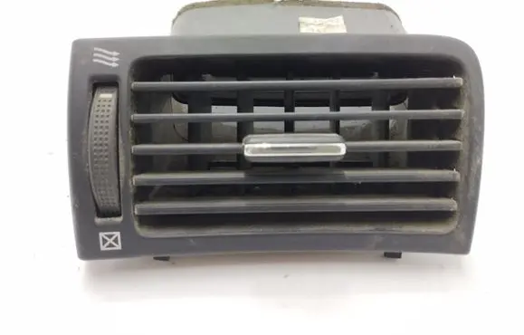 Toyota Avensis T250 Dashboard side air vent grill/cover trim