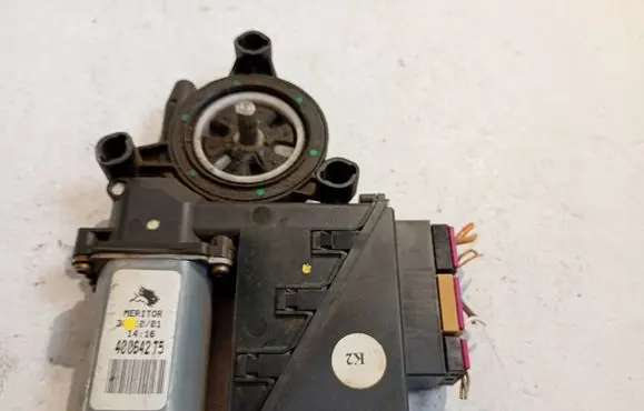 Volkswagen Polo IV 9N3 Front door window regulator motor 6Q2959801A