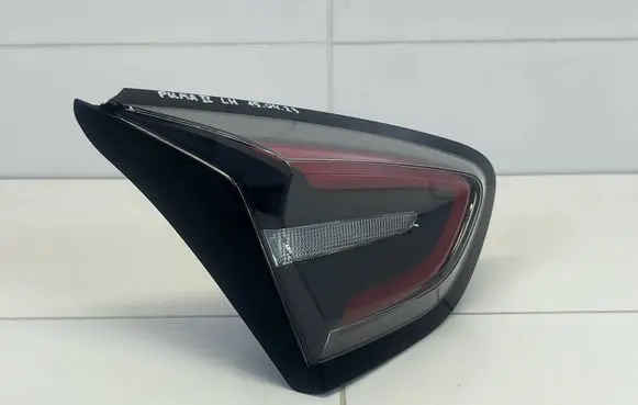 Tailgate rear/tail lights