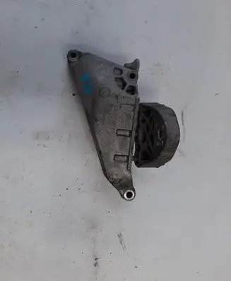 Engine mounting bracket