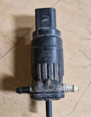 Skoda Octavia Mk2 (1Z) Windscreen/windshield washer pump 1T0955651A
