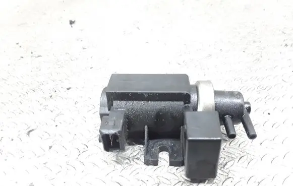 BMW 5 E39 Turbo solenoid valve 72279600 2247906