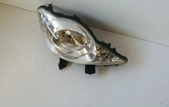 Peugeot 107 Headlight/headlamp 811100H030 89033104