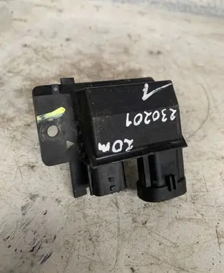 Renault Clio V Coolant fan relay 255503792
