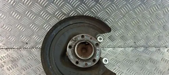 Rear wheel hub