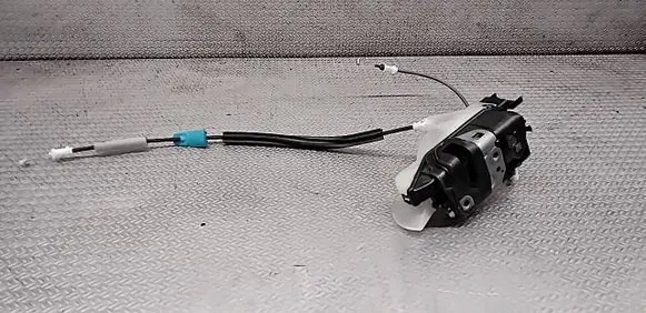 Peugeot Partner Front door lock 16943580