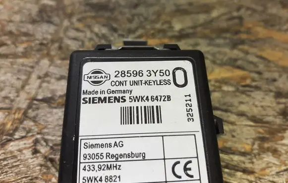 Nissan X-Trail T30 Door central lock control unit/module 285963Y50 5WK46472B 325211