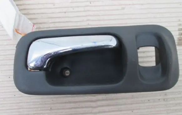 Honda CR-V Front door interior handle