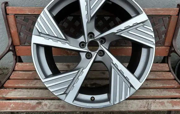 Audi Q8 e-tron R22 alloy rim 