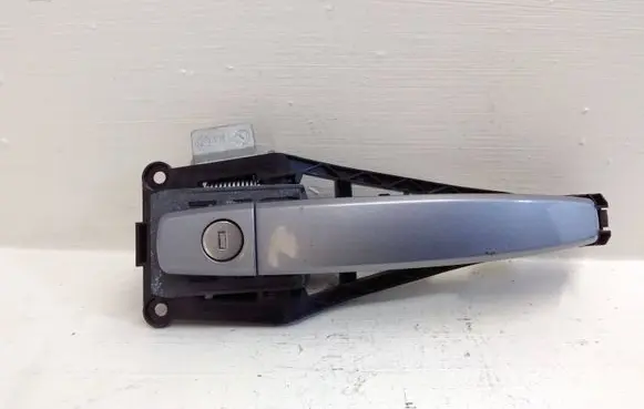 Opel Zafira B Front door exterior handle 24463526
