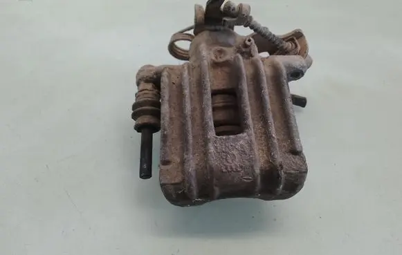 Volkswagen PASSAT B5 Rear brake caliper