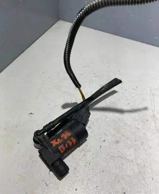 Volvo XC90 Windscreen/windshield washer pump 1S7117K624FE T655C