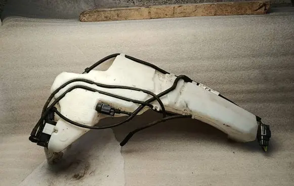 Ford Focus Windshield washer fluid reservoir/tank 4M5113K163AG 4M5113K163CF