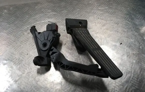 Hyundai i30 Accelerator throttle pedal 32700XXXXX PA66GF40 CDRHCAV2