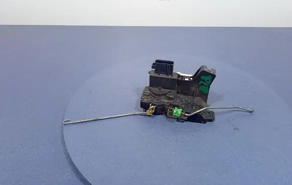 Mazda Tribute Front door lock