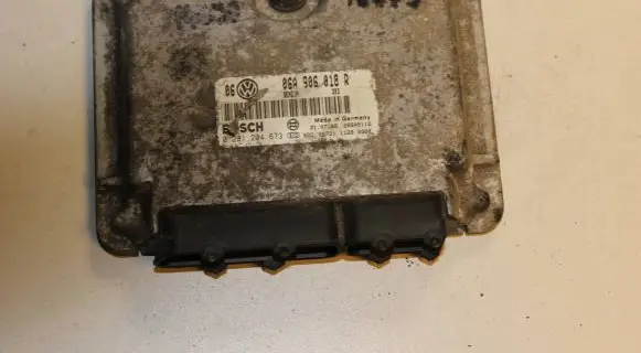Volkswagen Golf IV Engine control unit/module 06A906018R 26SA5112 0261204673