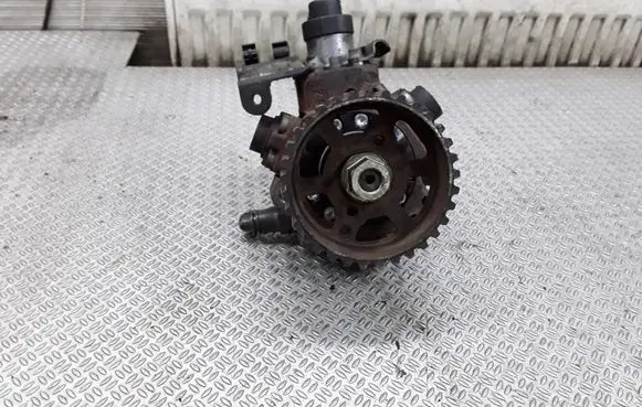 Ford Focus Fuel injection high pressure pump 0445010102
