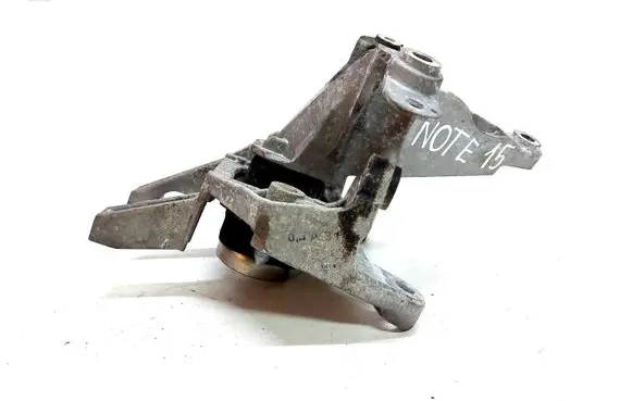 Nissan Note (E12) Engine mount bracket