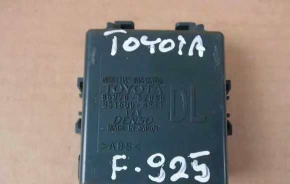 Toyota Yaris Door central lock control unit/module 8597052050