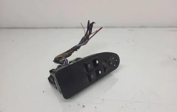 BMW 5 E39 Electric window control switch 8368967