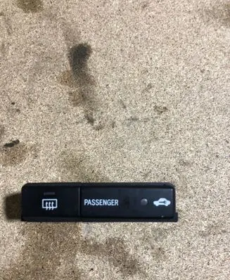 Toyota Avensis T250 Windscreen/window heater switch 8479005130 07W41E MS413100237
