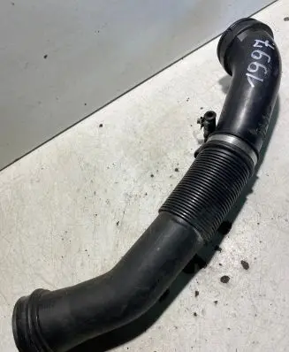 Audi A4 S4 B5 8D Air intake hose/pipe 050133354