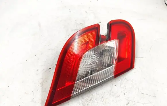 Ford Taurus Tailgate rear/tail lights AG1315501A AG1315B503A