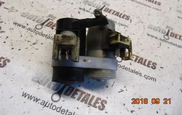 Honda CR-V Windscreen/windshield washer pump