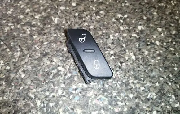 Volkswagen PASSAT CC Central locking switch button 1K0962126B