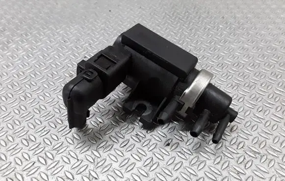 Volkswagen Touareg I Turbo solenoid valve 1T0906627
