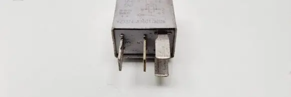Volkswagen PASSAT B6 Other relay 1K0951253