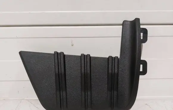 Chevrolet Silverado Front bumper corner part panel trim 84588810