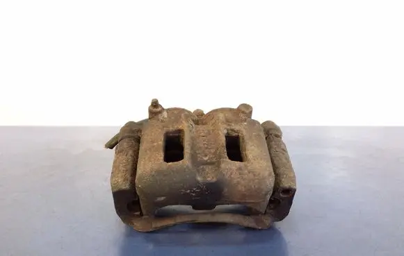 Mitsubishi Pajero Front brake caliper