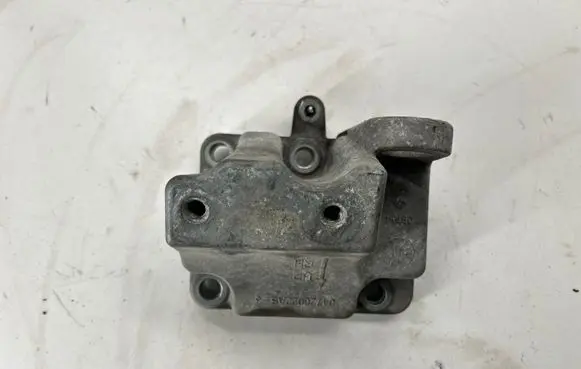 Dodge Challenger Engine mounting bracket 04726022AB